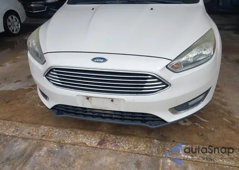 2015 Ford Focus Titanium z USA, uszkodzony, nr VIN 1FADP3J27FL230825